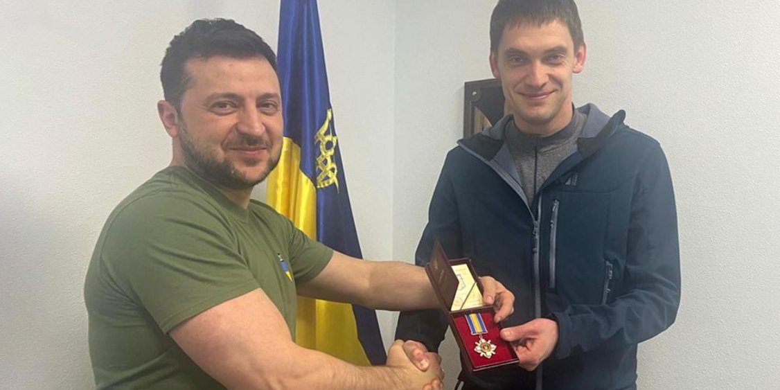 Президент побажав меру якнайшвидшого повернення до роботи. (Фото: пресслужба ОП)