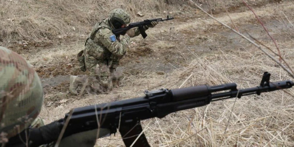 Бойцы Сил территориальной обороны (Фото: REUTERS/Roman Baluk)