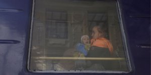 Понад 3 млн українців виїхали за межі України, близько 10 млн людей — внутрішньо переміщені особи (Фото: Zohra Bensemra/Reuters)