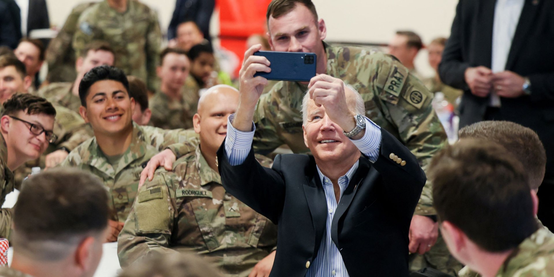 US President Joe Biden meets the US soldiers stationed in Poland on March 25 (Photo: REUTERS/Evelyn Hockstein)