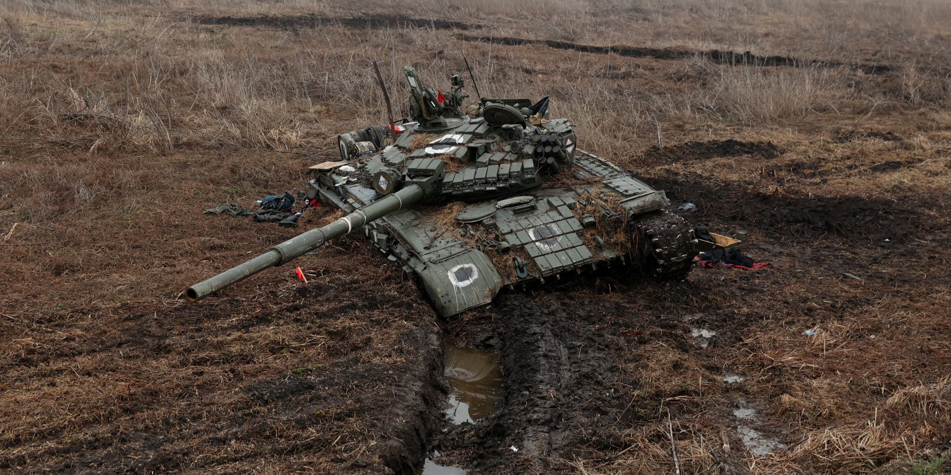 A Russian tank stuck somewhere in Chernihiv Oblast, April 1, 2022 (Photo: REUTERS/Serhii Nuzhnenko)