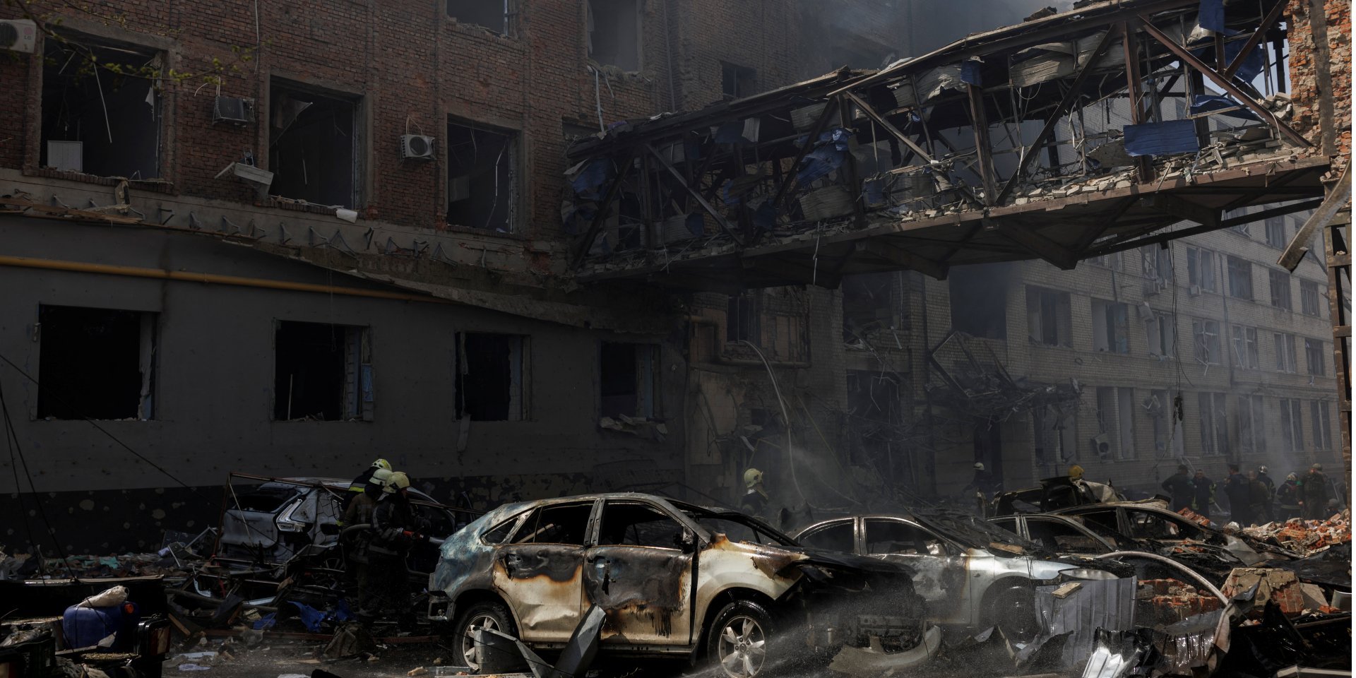 A building in Kharkiv was destroyed by the Russian airstrike on April 16 (Photo: REUTERS/Alkis Konstantinidis)