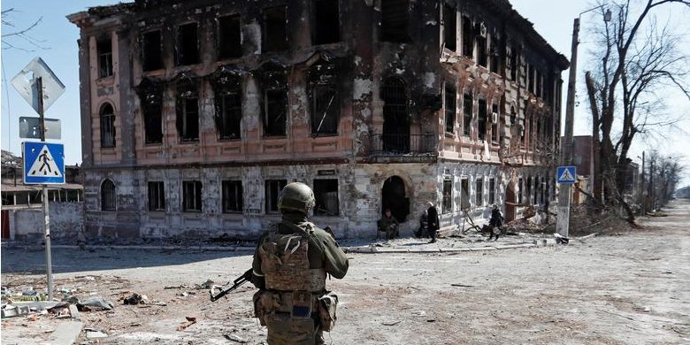 Russian military in besieged Mariupol (illustrative photo) (Photo: REUTERS/Alexander Ermochenko)