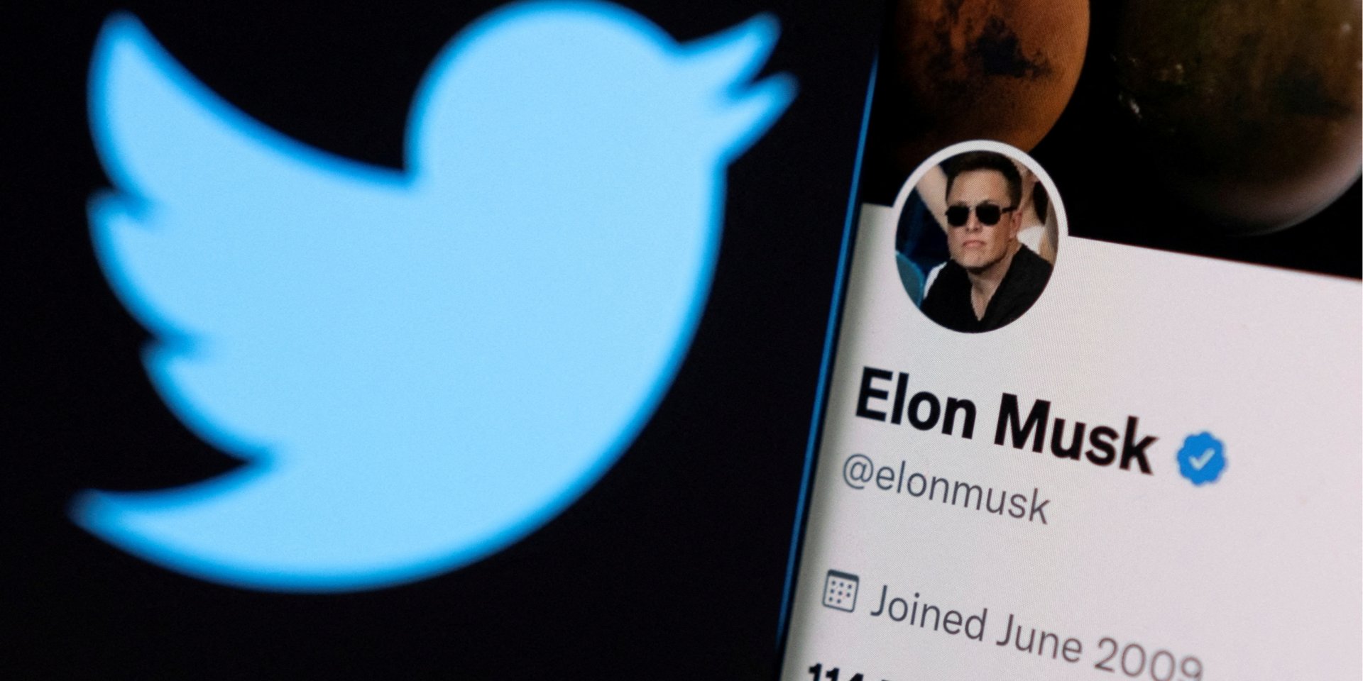 Илон Маск обещает полностью изменить Twitter. Что из этого выйдет? (Фото: REUTERS/Dado Ruvic/Illustration/File Photo)
