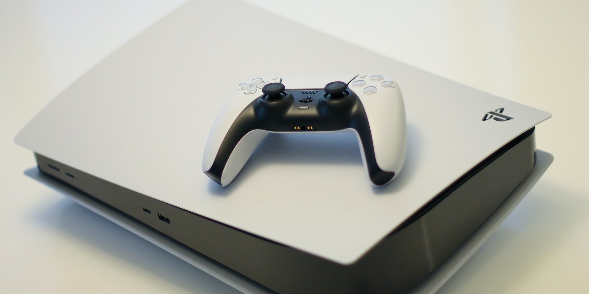 PlayStation 5 (Фото: Kerde Severin \ Unsplash)