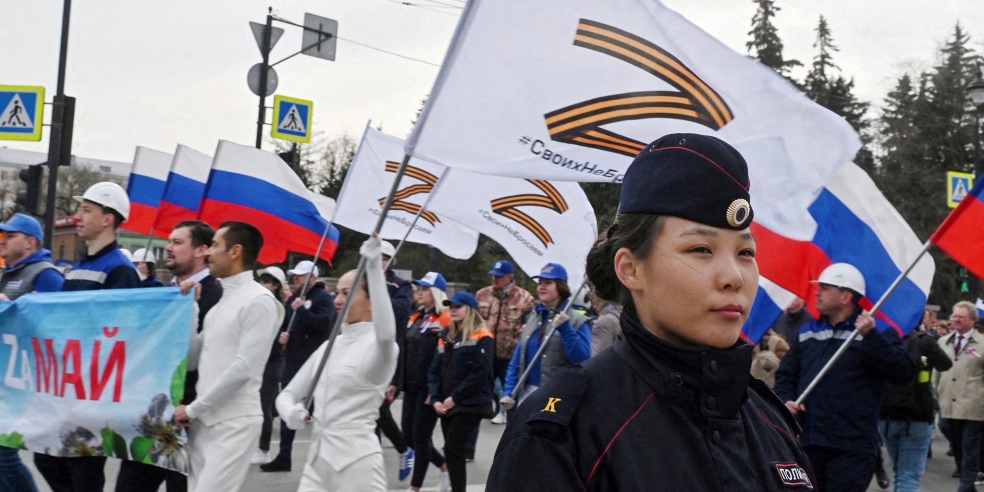 Хода на&nbsp;честь 1 травня 2022 року в&nbsp;Омську (Фото: REUTERS/Alexey Malgavko)