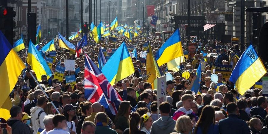 Як приєднатися до заходів на підтримку України або стати їх організатором (Фото: REUTERS/Tom Nicholson)