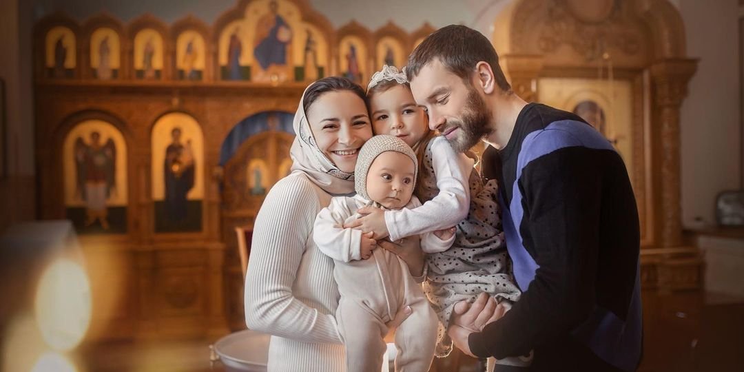 Ілона Гвоздьова з чоловіком і дітьми (Фото: instagram.com/ilonagvozdeva)