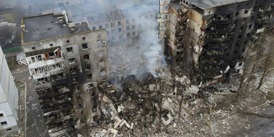 Світові лідери дедалі гірше справляються зі зростанням загроз для людства. На фото — зруйнований будинок у Бородянці через війну Росії проти України (Фото: Maksim Levin / Reuters)