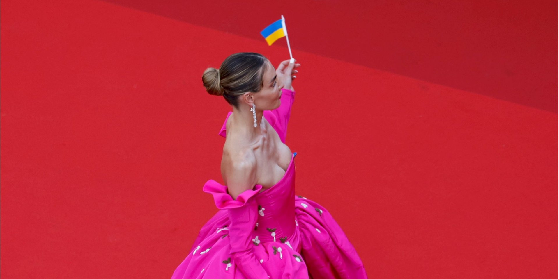 Алина Байкова на красной дорожке Каннского кинофестиваля (Фото: REUTERS/Eric Gaillard)