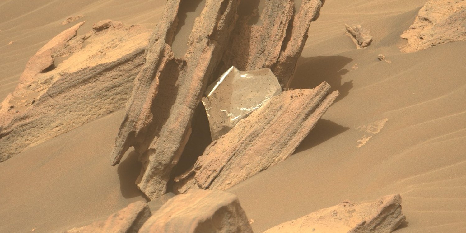 Марсоход нашел свою «одежду» (Фото: NASA’s Perseverance Mars Rover / Twitter)