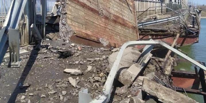 Consequences of the first shelling of the bridge (Photo: Gregory Melnichenko)