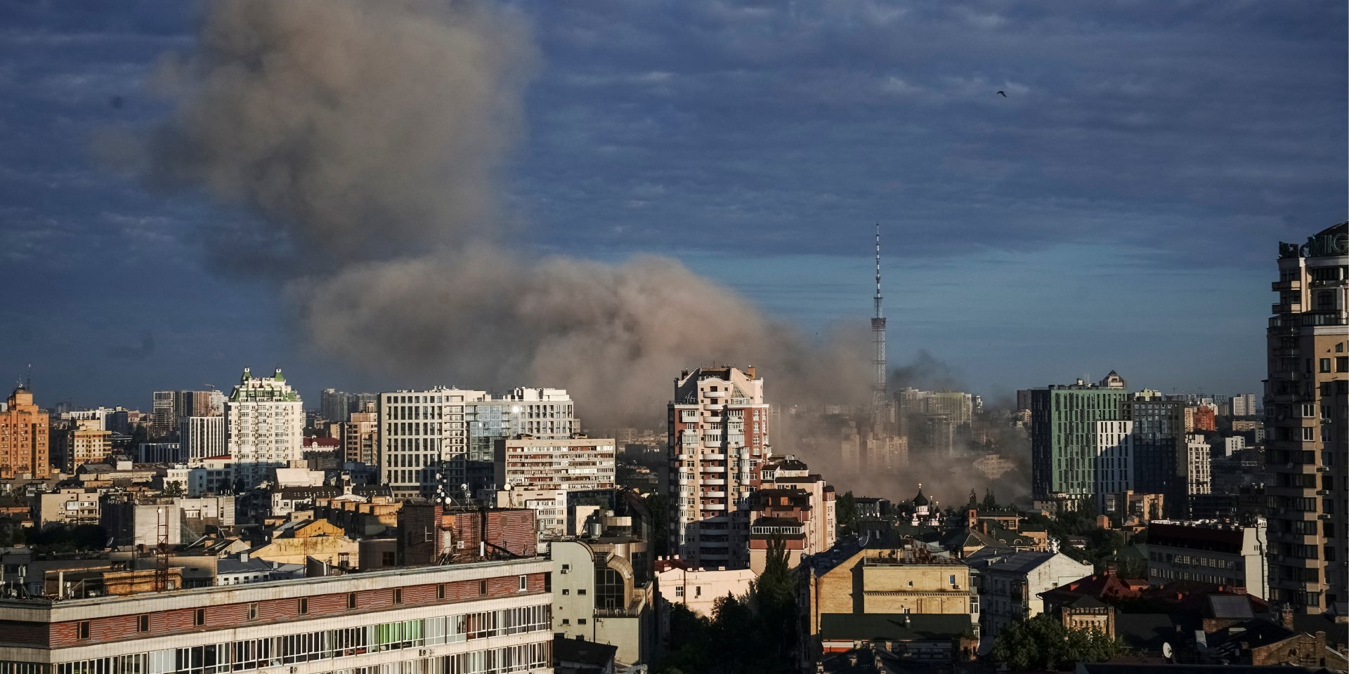 Smoke in the sky over Kyiv after a rocket strike on Lukyanivka (Photo: REUTERS/Anna Voitenko)