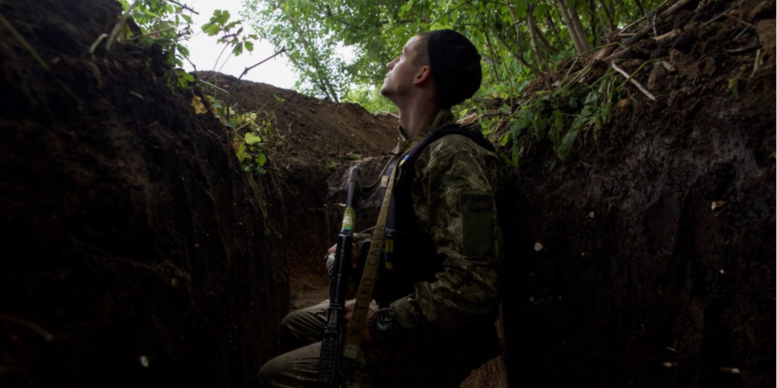 A Ukrainian soldier in a trench somewhere in the south of the country (Photo: REUTERS/Ана Кудріївцева)