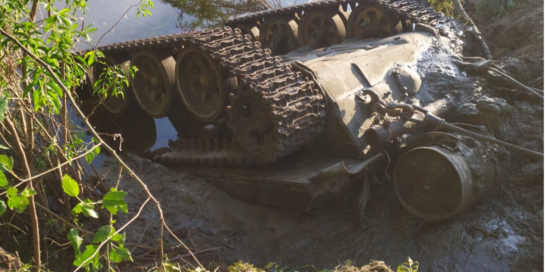 Two Russian tanks with dead crew recovered from river bed in Chernihiv