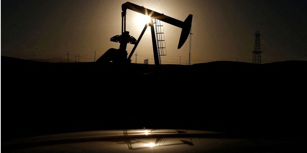 В развитых странах усиливается дефицит нефти — МЭА (Фото: Lucy Nicholson / Reuters)