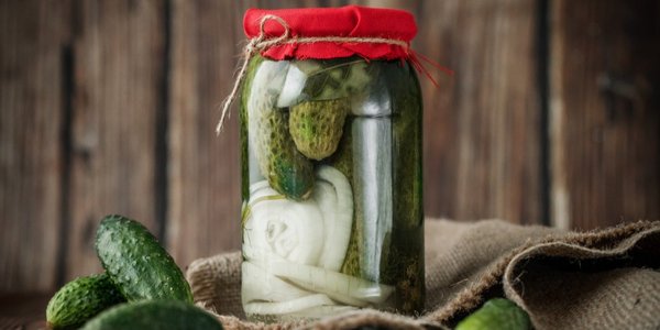 Цей простий процес гарантує свіжість та довговічність вашим огіркам. Вони будуть смачними і корисними в будь-який час. Бадьорячих апетит!