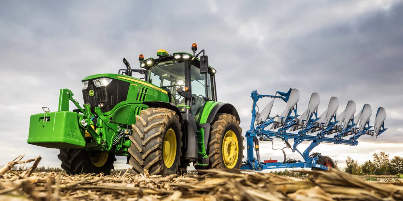 Шутер запустили на бортоом компьютере трактора (Фото: John Deere)