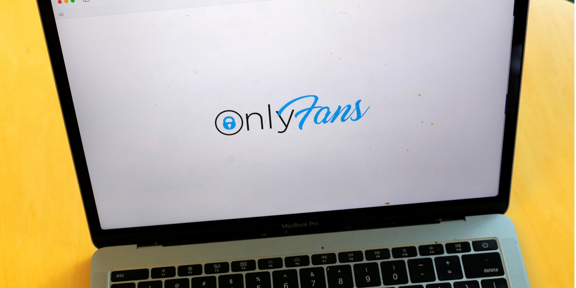 OnlyFans показал взрывной рост во время пандемии коронавируса (Фото: ANDREW KELLY \ Reuters)