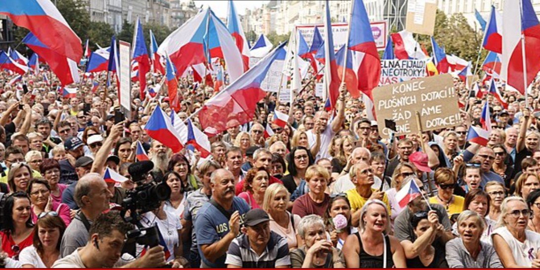 В центре Праги прошел 70-тысячный митинг пророссийских сил (Фото: Скриншот из видео idnes.cz)