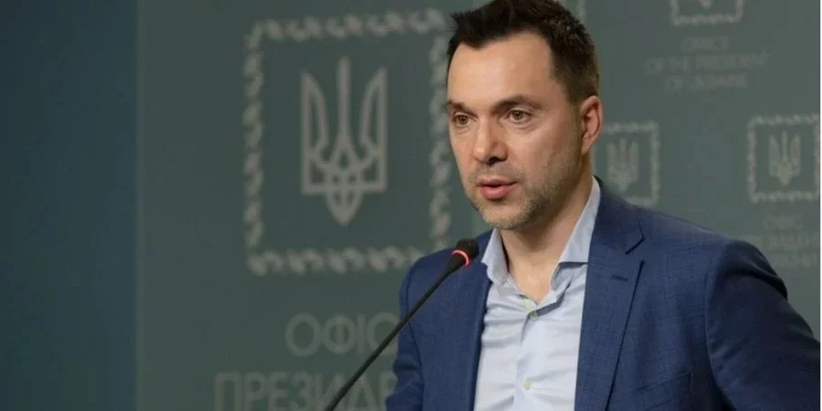 Банковая «подчистила» Арестовича. НВ узнал, как советника главы ОП превращали в советника ОП