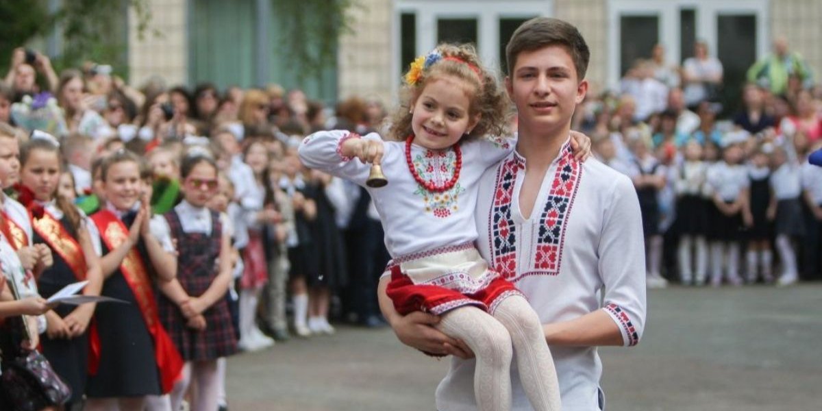 Учащиеся школ Киева смогут получать стипендии за хорошую успеваемость и высокие показатели в обучении (Фото: kiev.informator.ua)