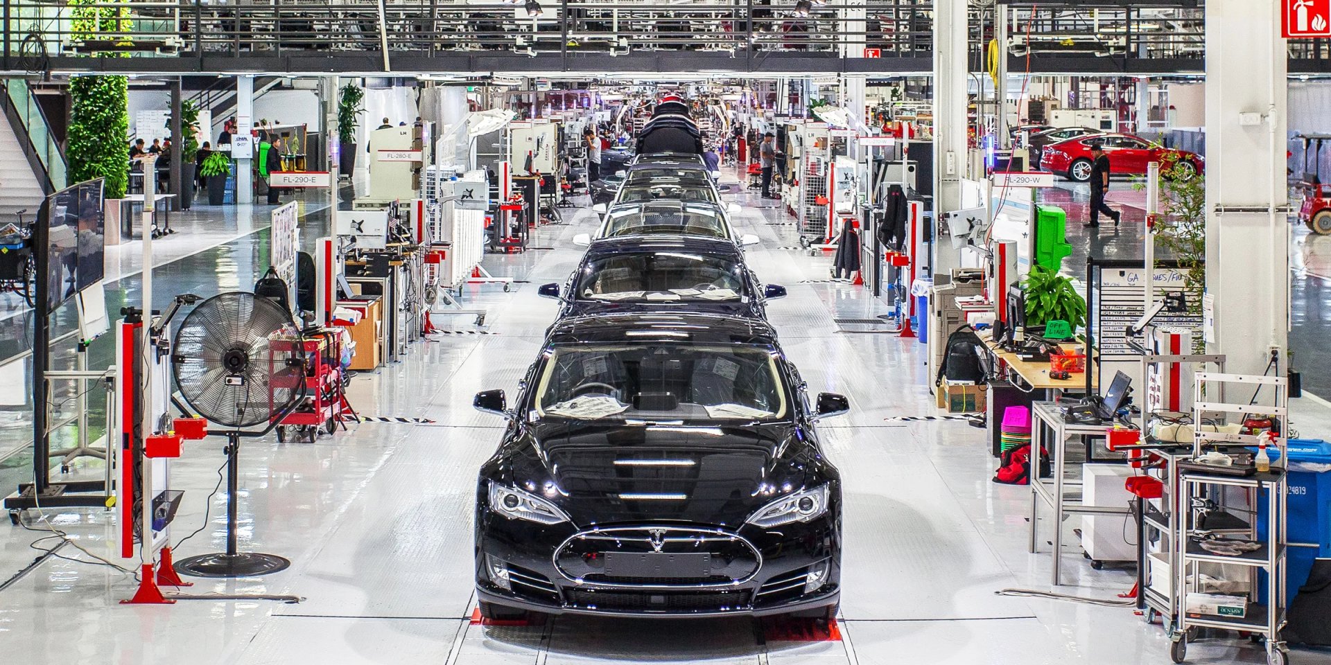 Задержка производства электрокаров (Фото: Tesla)