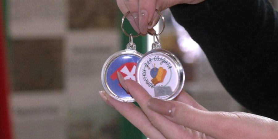 В Ровно из русского дрона делают брелки и раздают за вязаные носки для ...