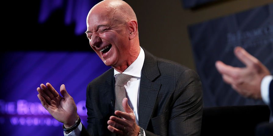 Компанія Amazon Джеффа Безоса приховує реальні обсяги своїх викидів за гарними звітами (Фото: Joshua Roberts/Reuters)