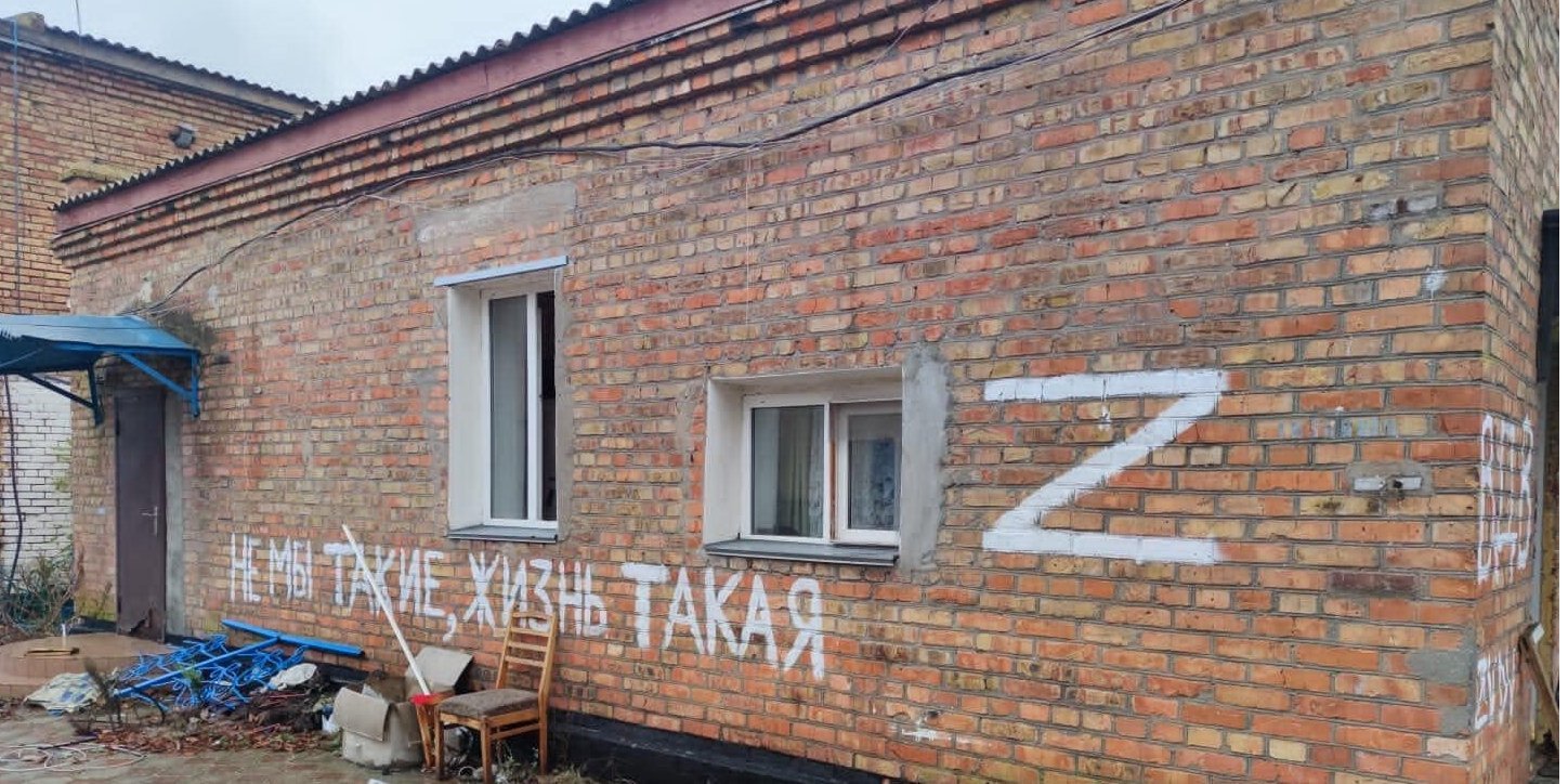 Прокуроры показали, где оккупанты размещали своих военных в Снигиревке / NV