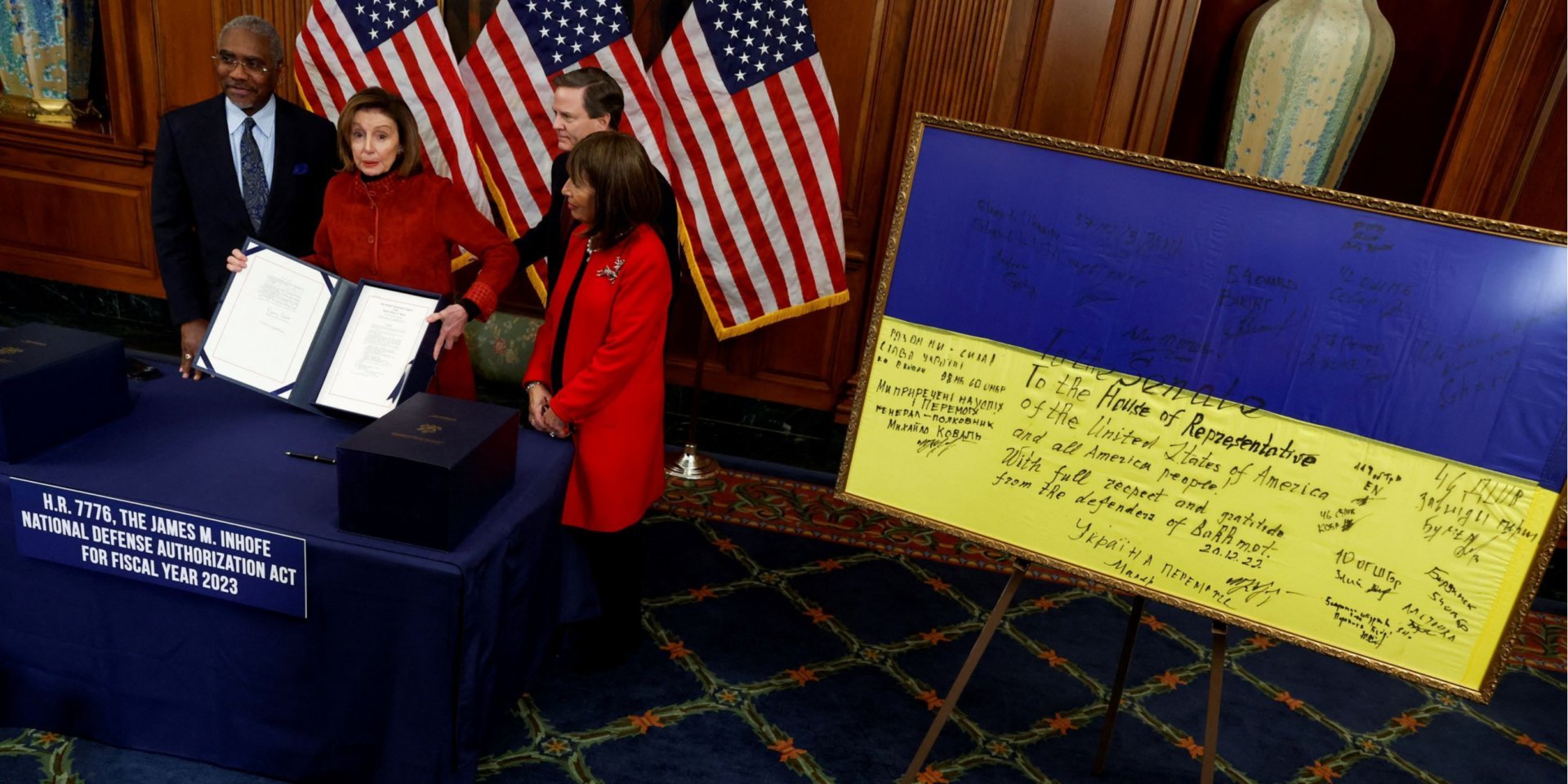The flag of Ukraine, handed over by President Volodymyr Zelenskyy, in the U.S. Congress (Photo: REUTERS/Jonathan Ernst)