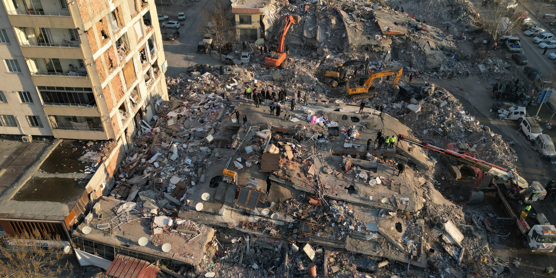 У Туреччині кількість загиблих зросла щонайменше до 12 873 осіб (Фото: REUTERS/Stoyan Nenov)