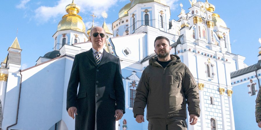 Байден прилетел в киев