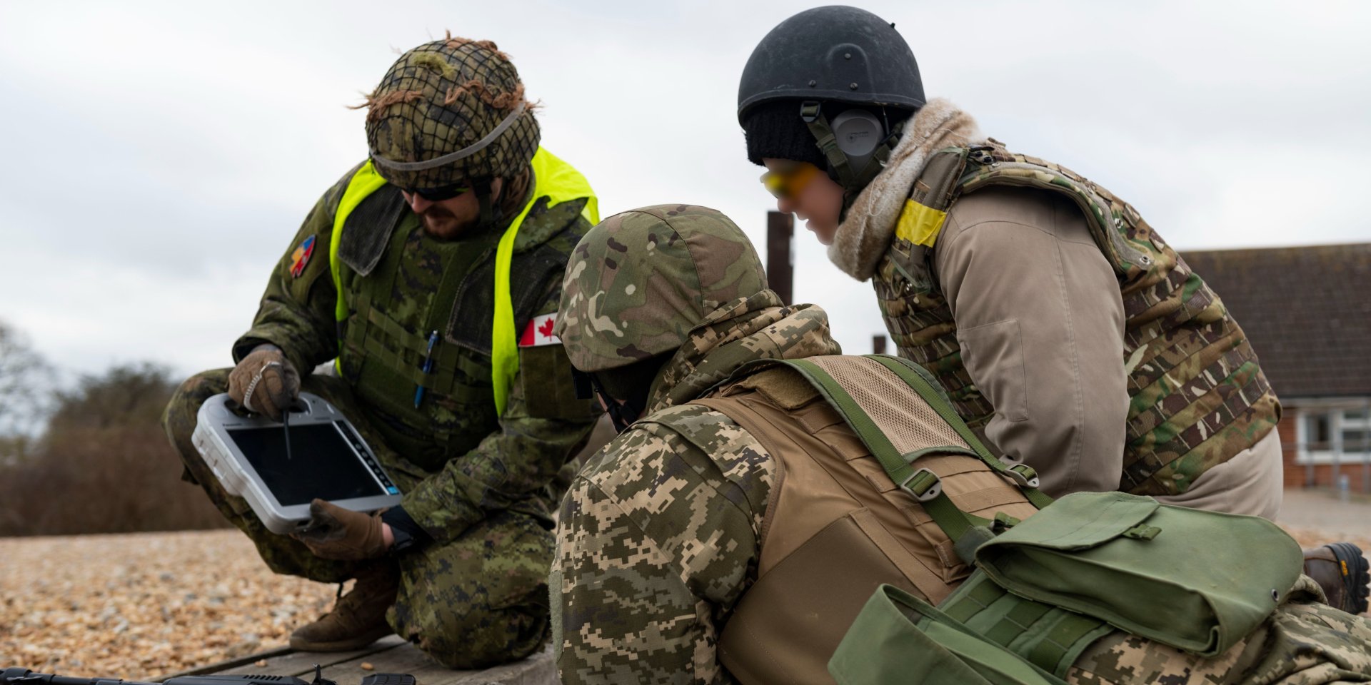 Украинские военные проходят обучение работе с танками Leopard (Фото: Canadian Armed Forces/Twitter)
