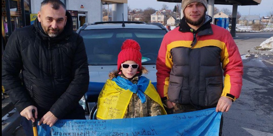 Дівчинка з перших днів вирішила допомагати ЗСУ (Фото: Facebook Львівська районна державна адміністрація)