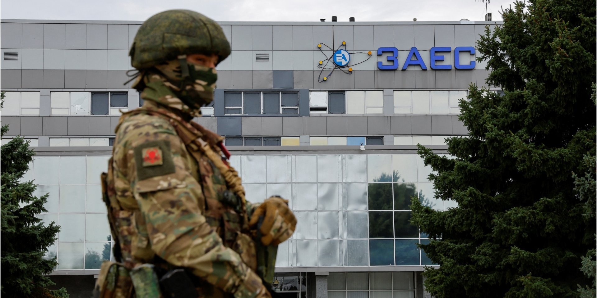 Російський військовий чергує біля окупованої Запорізької АЕС (Фото:REUTERS / Alexander Ermochenko)