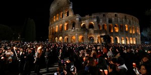 Хресний хід у Римі 7 квітня (Фото:Vatican Media/­Simone Risoluti/Handout via REUTERS)