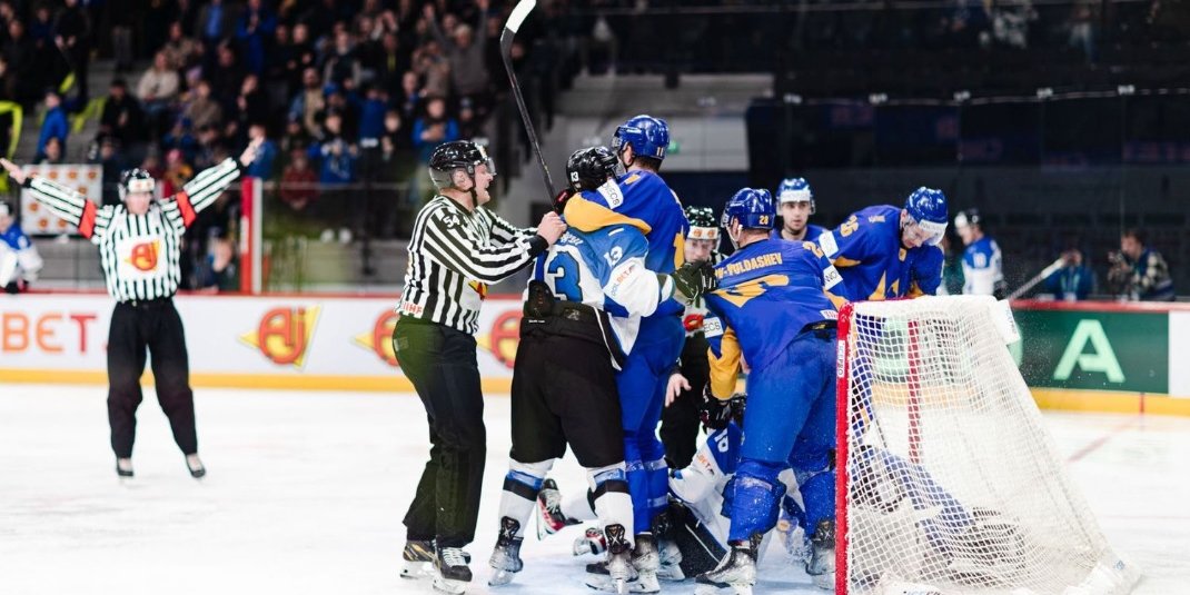 Пристрасті біля воріт (Фото: IIHF)