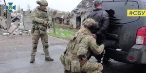 Затримання ворожого інформатора (Фото:www.facebook.com/SecurSerUkraine)