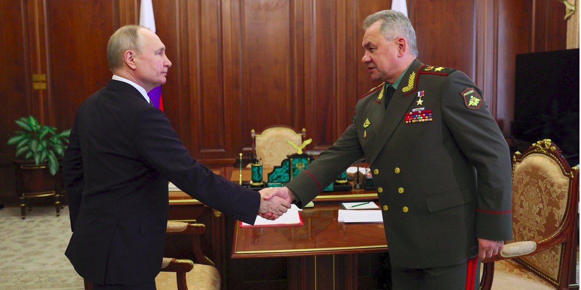 Зустріч російського диктатора Володимира Путіна та міністра оборони РФ Сергія Шойгу у Москві, 17 квітня 2023 року (Фото: Sputnik/Gavriil Grigorov/Kremlin via REUTERS)