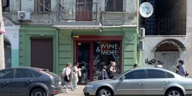 Ученики столичной школы напуганные бежали в укрытие (Фото: Скриншот видео Instagram united24.media)