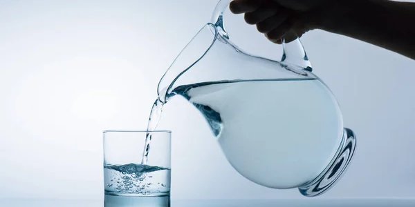 Употребление очищенной воды посожет избежать многих проблем со здоровьем жителям затопленных территорий (Фото: VadimVasenin/Depositphotos)
