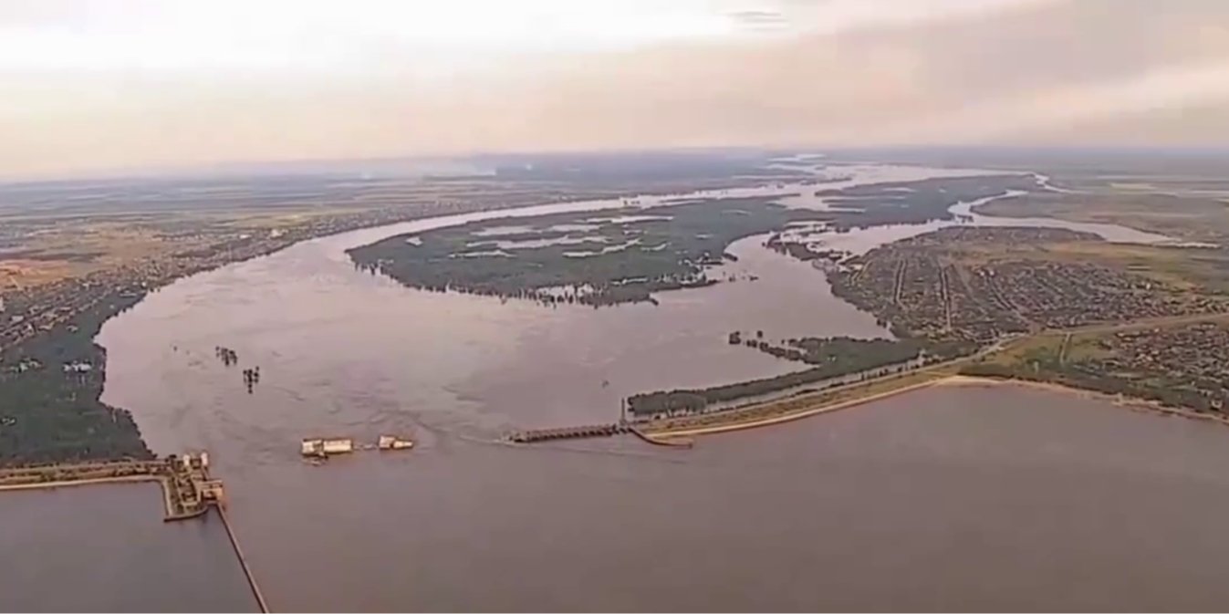 Последствия подрыва россиянами Каховской ГЭС в Херсонской области, 8 июня 2023 года (Фото: Скриншот видео ГПСУ/Telegram)