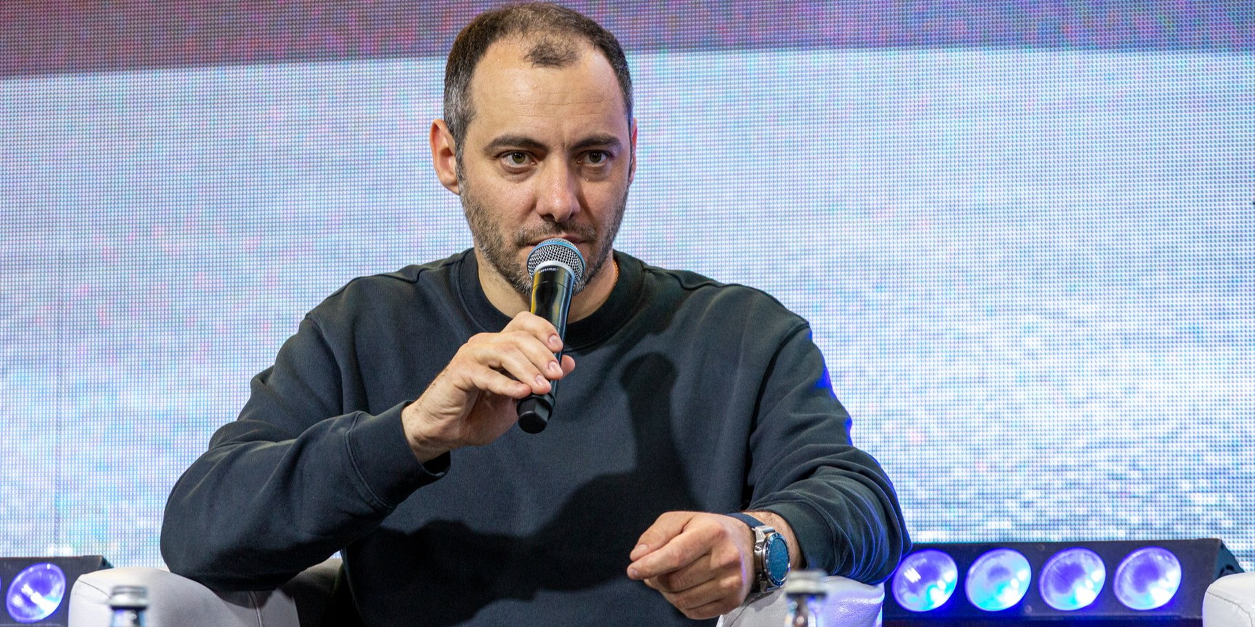 Министр развития общин, территорий и инфраструктуры Александр Кубраков во время мероприятия «Большой день с NV. Диалоги о восстановлении Украины» (Фото: NV/Наталья Кравчук)
