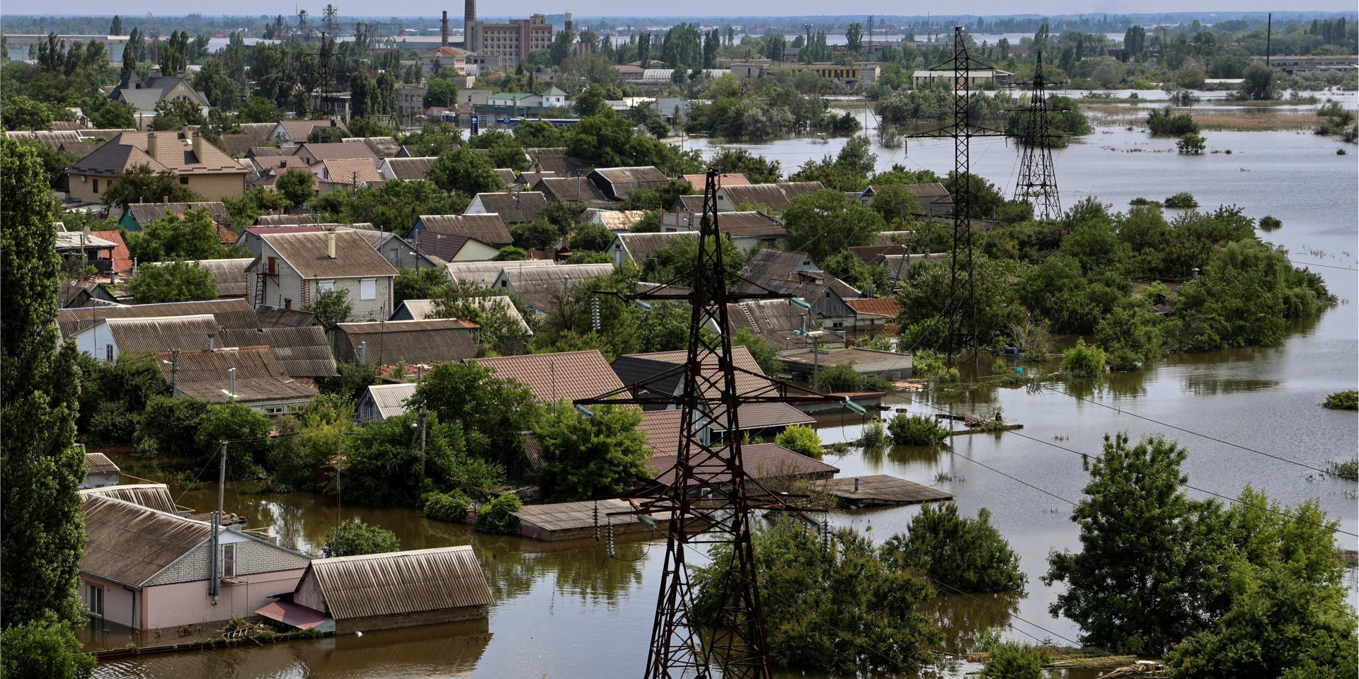 Massive flooding after the explosion of the Kakhovka HPP (Photo: Ivan Antypenko / Reuters)