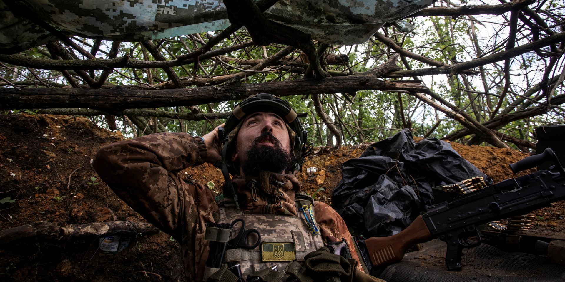 Ukrainian serviceman at a position in the Bakhmut direction (Photo: REUTERS/Yevhenii Zavhorodnii)