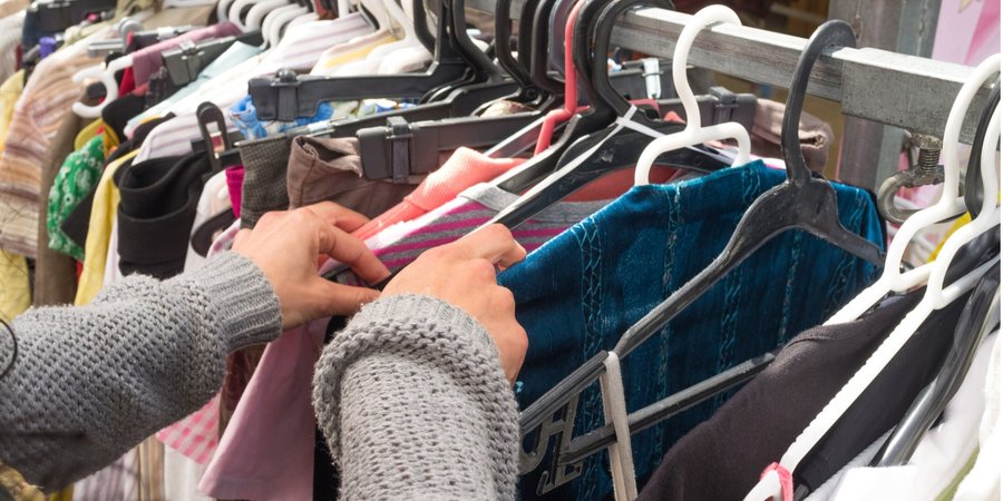 Как удалить неприятный запах с одежды из секонд-хенда — простой и ...