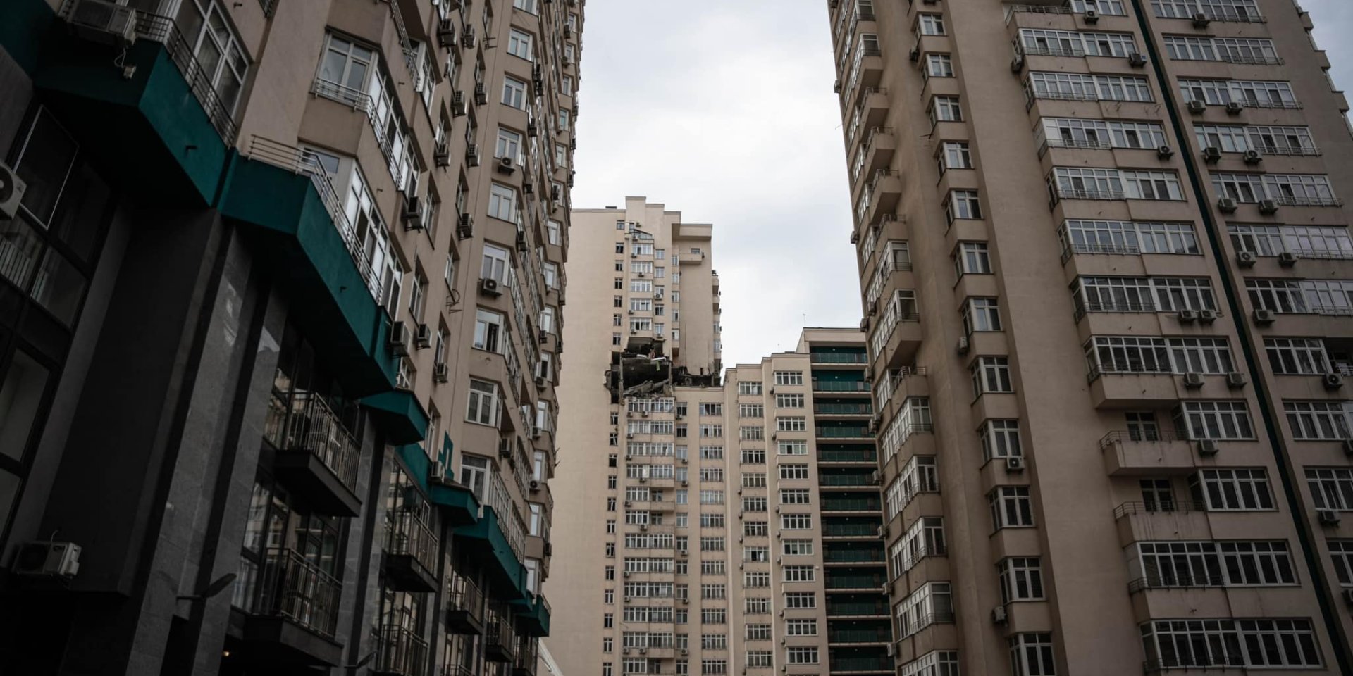 A high-rise building in the Solomyanskyi district, where the fragments of the rocket hit (Photo: Pavlo Petrov/Facebook)