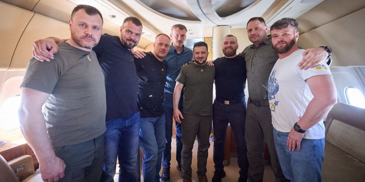 On July 8, five Azovstal commanders returned from Turkey to Ukraine (Photo: Office of the President of Ukraine)