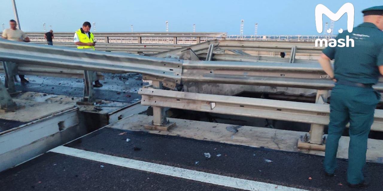 Loud explosions were heard on the Crimean bridge (Photo: https://t.me/breakingmash)